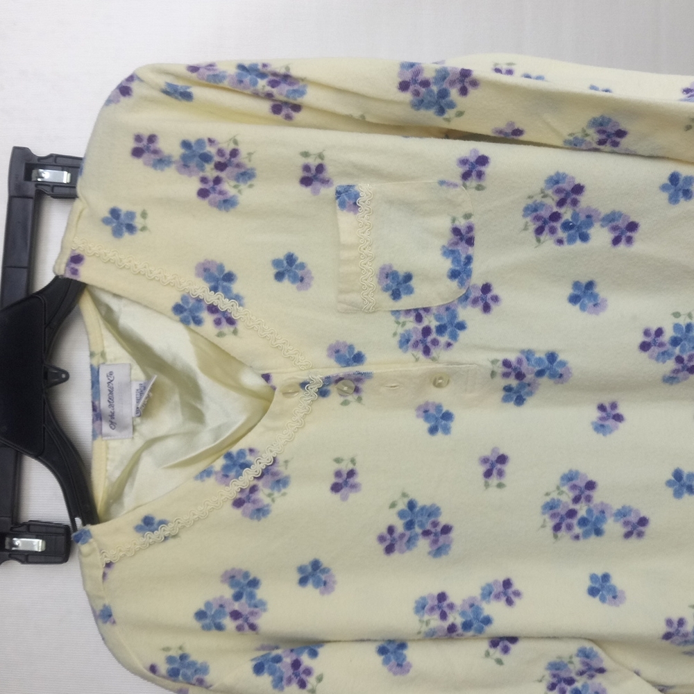 Of the moment Fleece Night Gown Size M